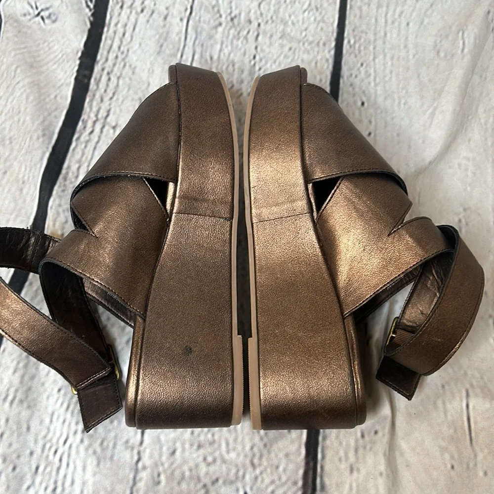 Coconuts by Matisse Metallic Bronze Brown Criss Cross Platform Sandal Size 6